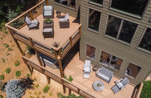 Nellysford Casa | Grand Chalet with Hot Tub - Near Wintergreen Resort