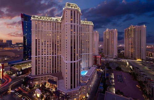 Las Vegas Apartamento | Grand Chateau 2 Bedroom Suite Across from City Center and T-Mobile!