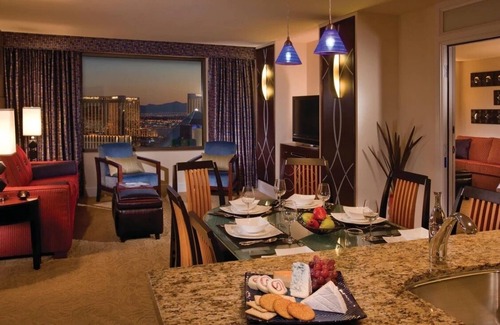 Las Vegas Apartamento | Grand Chateau 2 Bedroom Suite Across from City Center and T-Mobile!
