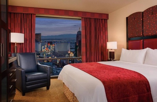 Las Vegas Apartamento | Grand Chateau 2 Bedroom Suite Across from City Center and T-Mobile!