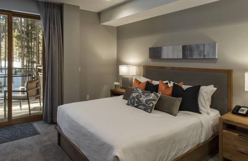 Peak 8 Complejo | Grand Colorado SUITE Ski-In/Ski-Out, Sleeps 4 Available 3/23-3/29/25