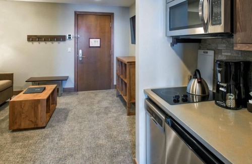 Peak 8 Complejo | Grand Colorado SUITE Ski-In/Ski-Out, Sleeps 4 Available 3/23-3/29/25