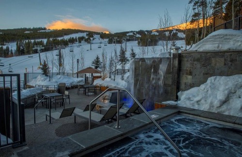 Peak 8 Complejo | Grand Colorado SUITE Ski-In/Ski-Out, Sleeps 4 Available 3/23-3/29/25