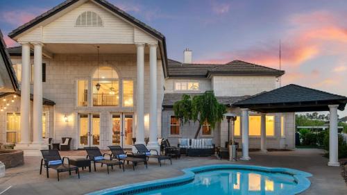 Temecula Casa | Grand Contento by AvantStay Extraordinary Estate w Pool Movie Room