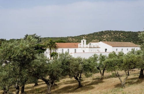 Monesterio Casa | Alójate en la naturaleza, dentro de en un gran cortijo con servicios boutique