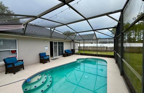 Haines City Casa | Grand Deluxe Pines 3BR Pool Home near Disney