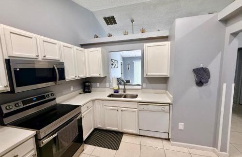 Haines City Casa | Grand Deluxe Pines 3BR Pool Home near Disney