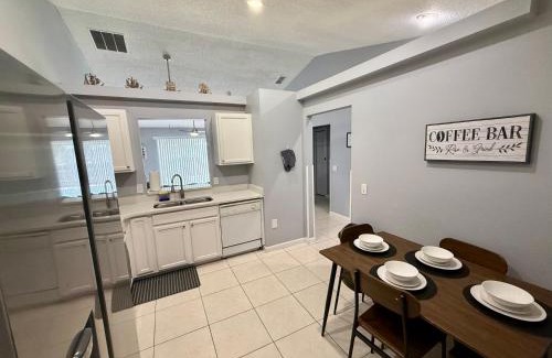 Haines City Casa | Grand Deluxe Pines 3BR Pool Home near Disney