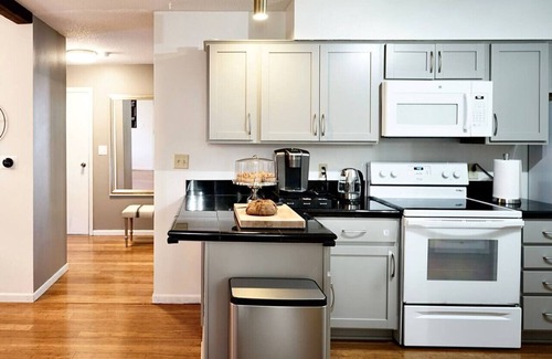Sioux Falls Casa | Grand Duplex Blue House