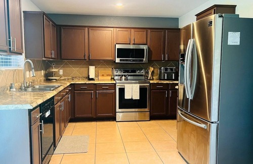 Temple Casa | Grand Family Escape - 1 minute from Water Park!