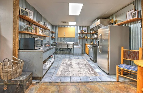 Mount Pleasant Cabina | Grand Family Lodge Sleeps 30*Events allowed dry camping, youth groups, corporate