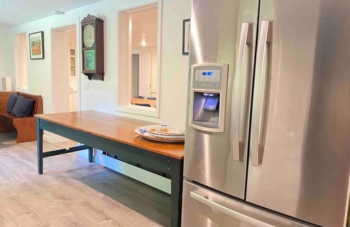 Hoosick Falls Casa | Grand farmhouse, big groups, close to skiing, 1 mi to VT, XL Hot Tub.