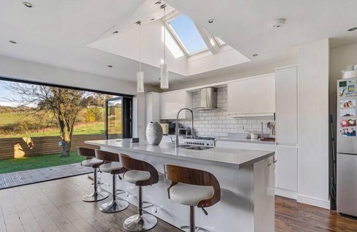 Oldham Otro | Grand four bed with spectacular views and lazy spa