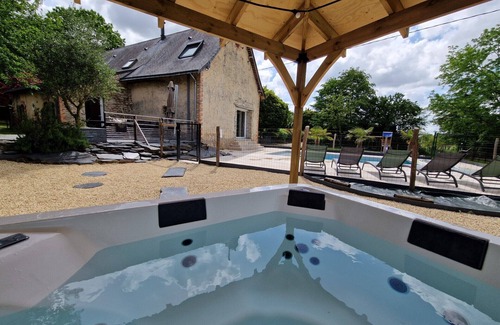Soucelles Casa | Grand Gîte 13 Personnes de Caractère Piscine et spa