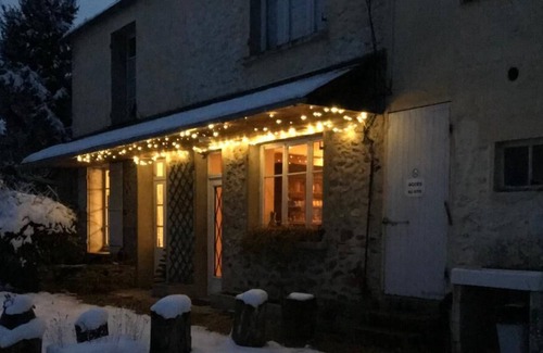 Villeneuve-sur-Bellot Casa | Grand Gîte de 15 à 23 Personnes à 80 Km de Paris et à 45 min de Disneyland