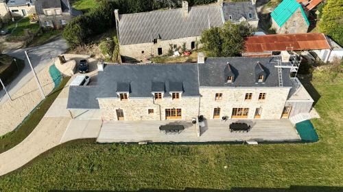 Landevant Casa | Grand gîte 8 personnes, calme, proche mer