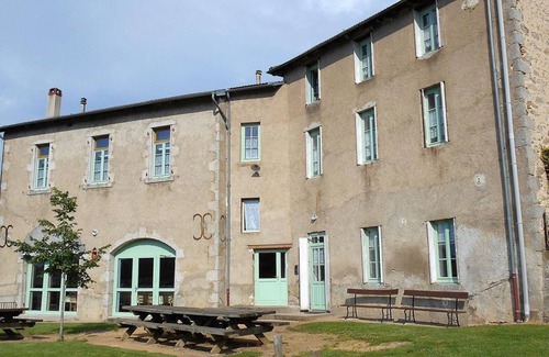 La Chabanne Cabaña | Casa en Montaña Bourbonnaise: Ideal para Grupos, Mascotas Bienvenidas, Cerca de Distrito de Esquí