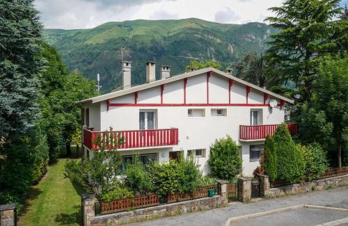 Saint-Lary-Soulan Casa | Grand Gîte Saint-Lary centre pour 15 pers. pouvant accueillir jusqu’à 17 pers.