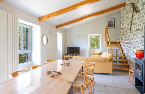 Causse-de-la-Selle Casa | Grand gite idéal pour famille et groupe, piscine et plages privées