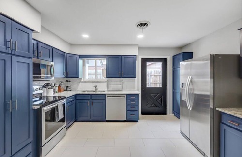 Irving Casa | Grand Greenbrier | 4-BD/2-BA Backyard Oasis w Pool