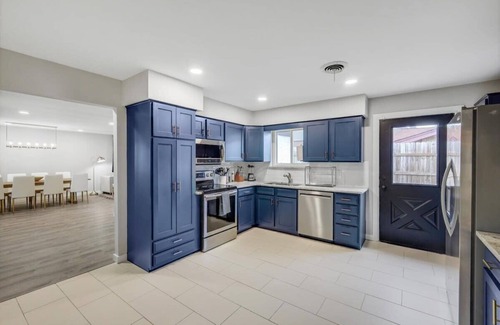 Irving Casa | Grand Greenbrier | 4-BD/2-BA Backyard Oasis w Pool