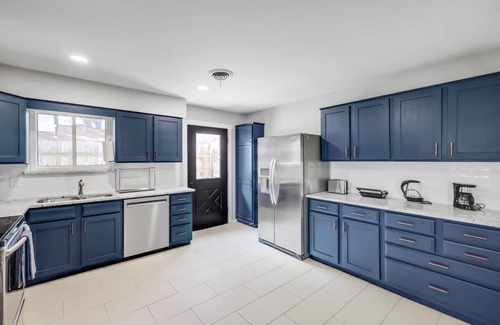 Irving Casa | Grand Greenbrier | 4-BD/2-BA Backyard Oasis w Pool