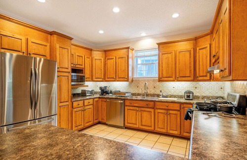 Greenville - Spartanburg Casa | Grand Greenville Estate ~ walk to Furman & Swamp Rabbit Trail!