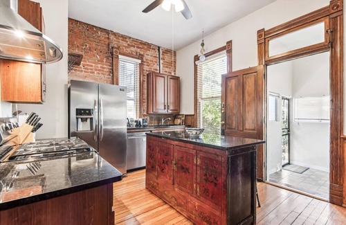 Whittier Casa | Beautiful 4 bed, 3 bath, heart of Denver, 2 blocks to City Park, free parking