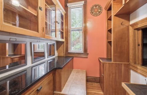 Whittier Casa | Beautiful 4 bed, 3 bath, heart of Denver, 2 blocks to City Park, free parking