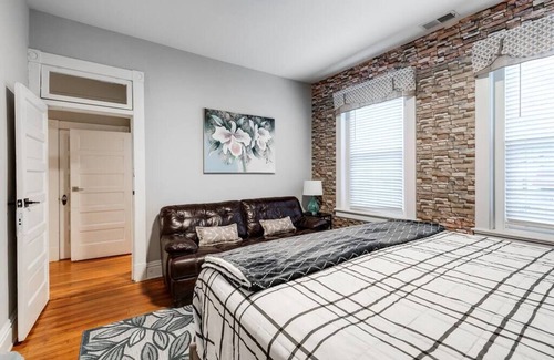 Museum District Casa | Grand Historic Fan Home/fully fenced/Carytown