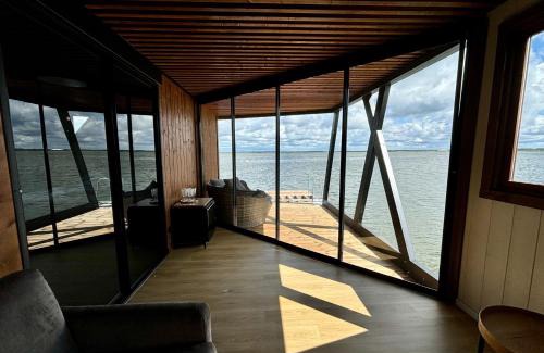 Haapsalu Casa | Grand Holm Marina Ujuvmajad