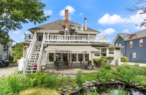 Rock Hall Casa | Grand home located right on Main St, walk to Chesapeake Bay & great restaurants