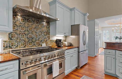 Hampstead Casa | Grand Home on 10 Acres in Surf City w/ Private Pond!