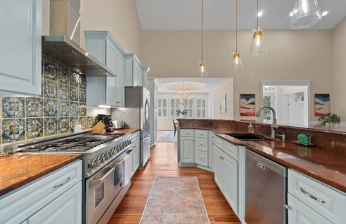 Hampstead Casa | Grand Home on 10 Acres in Surf City w/ Private Pond!