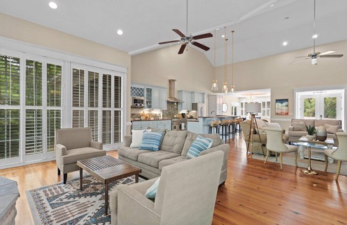 Hampstead Casa | Grand Home on 10 Acres in Surf City w/ Private Pond!