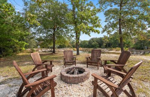 Hampstead Casa | Grand Home on 10 Acres in Surf City w/Private Pond!