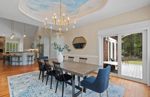 Hampstead Casa | Grand Home on 10 Acres in Surf City w/Private Pond!