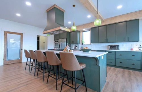 Driggs Casa | Grand Horizon Retreat - 7 Bdrm Luxury Home