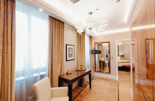 Kentron Hotel | Grand Hotel Yerevan