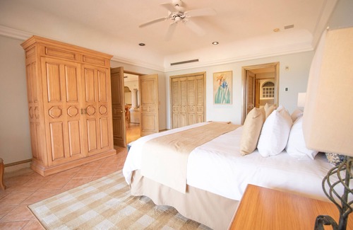 Isla Navidad Complejo | Grand Isla Navidad Golf & Spa Resort with Marina
