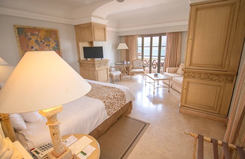 Isla Navidad Complejo | Grand Isla Navidad Golf & Spa Resort with Marina
