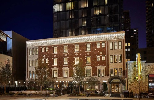 Gold Coast Casa | Grand King Room at Viceroy Chicago, Pet-Friendly Near Oak Street Beach!