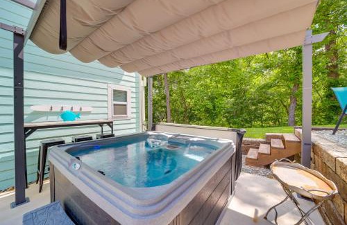 Eucha Casa | Grand Lake Cottage with Hot Tub in Eucha
