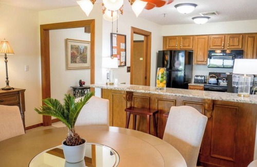 Shangri-La Estates Condominio | Grand Lake Getaway – Vista Towers 10th Floor Condo with Golf & Lake Views