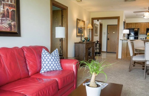 Shangri-La Estates Condominio | Grand Lake Getaway – Vista Towers 10th Floor Condo with Golf & Lake Views