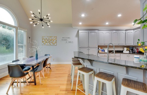 Hartwell Casa | Grand Lakefront Home in Hartwell w/ Game Room!