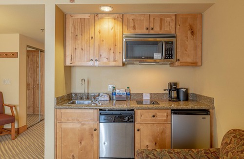 Crested Butte Condominio | Grand Lodge Condo In The Heart Of Mt Crested Butte 1 Bedroom Condo - No Cleaning Fee! by RedAwning