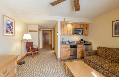 Crested Butte Condominio | Grand Lodge Condo In The Heart Of Mt Crested Butte 1 Bedroom Condo - No Cleaning Fee! by RedAwning