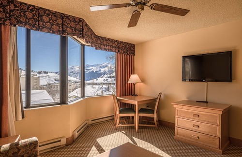 Crested Butte Condominio | Grand Lodge Condo In The Heart Of Mt Crested Butte 1 Bedroom Condo - No Cleaning Fee! by RedAwning