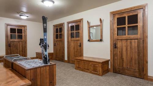 Empire Pass Apartamento | Grand Lodge - Studio #204 - Ski-in ski-out Hotel Room